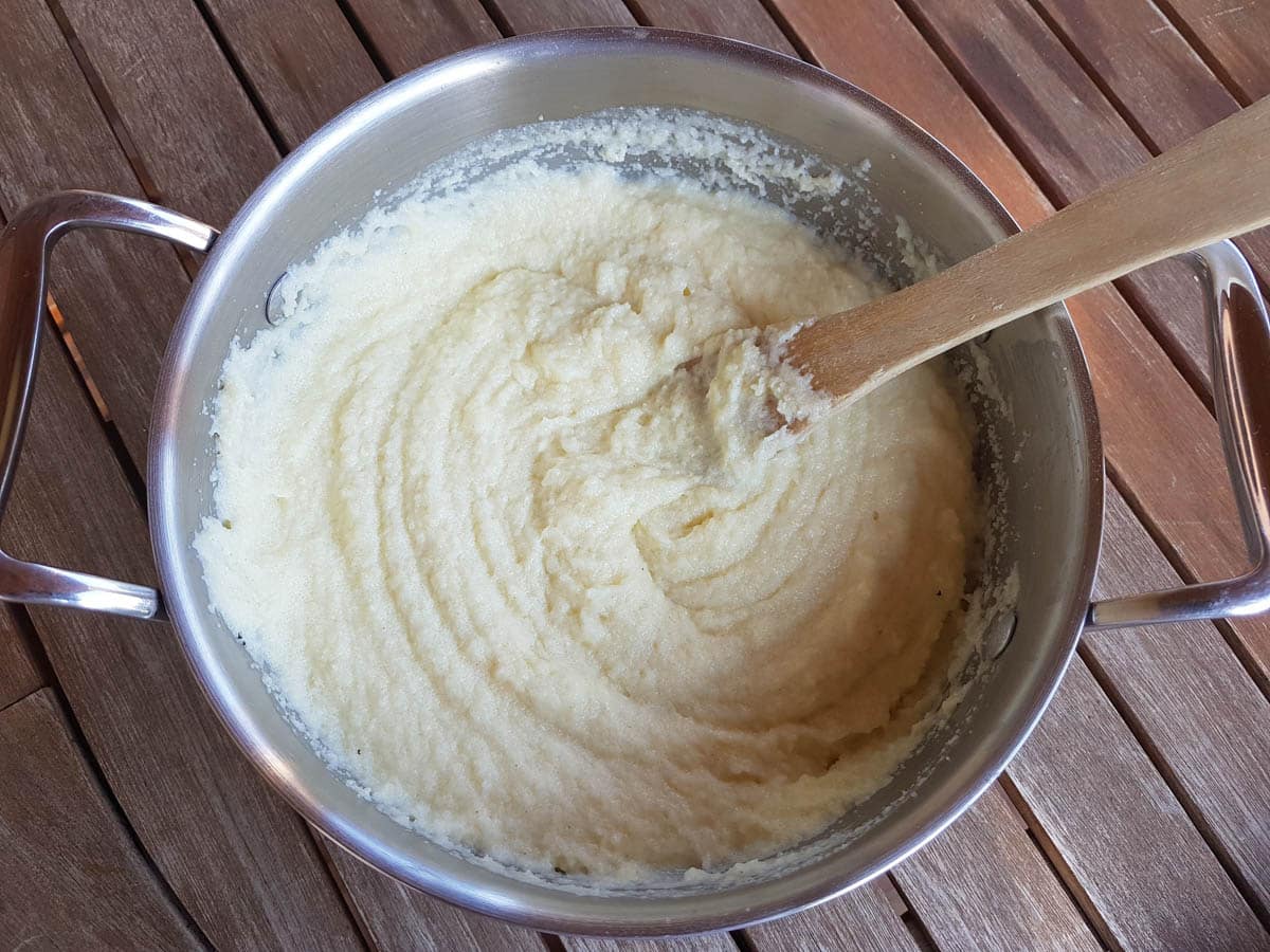 Adding semolina into the milk mixture