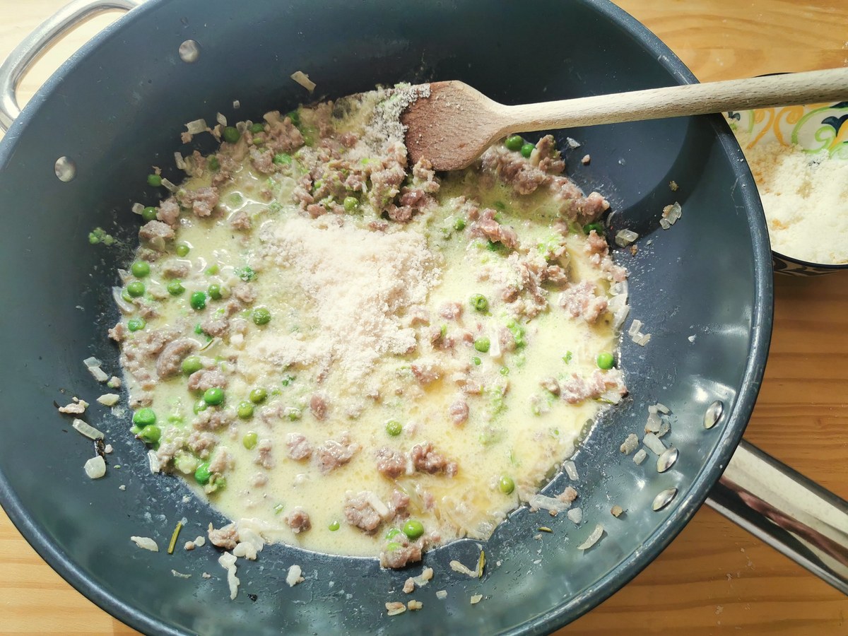 Ready sausage, cream and pea sauce for gramigna pasta dish.