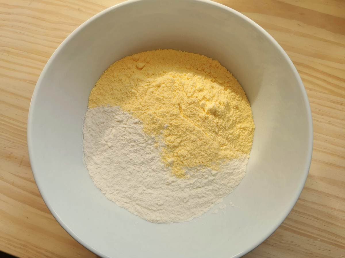 Italian soft wheat flour and fine corn flour in white bowl