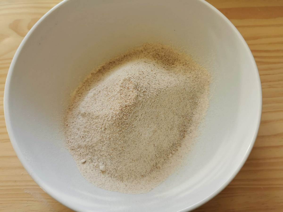 Rye flour and soft wheat flour in white bowl.