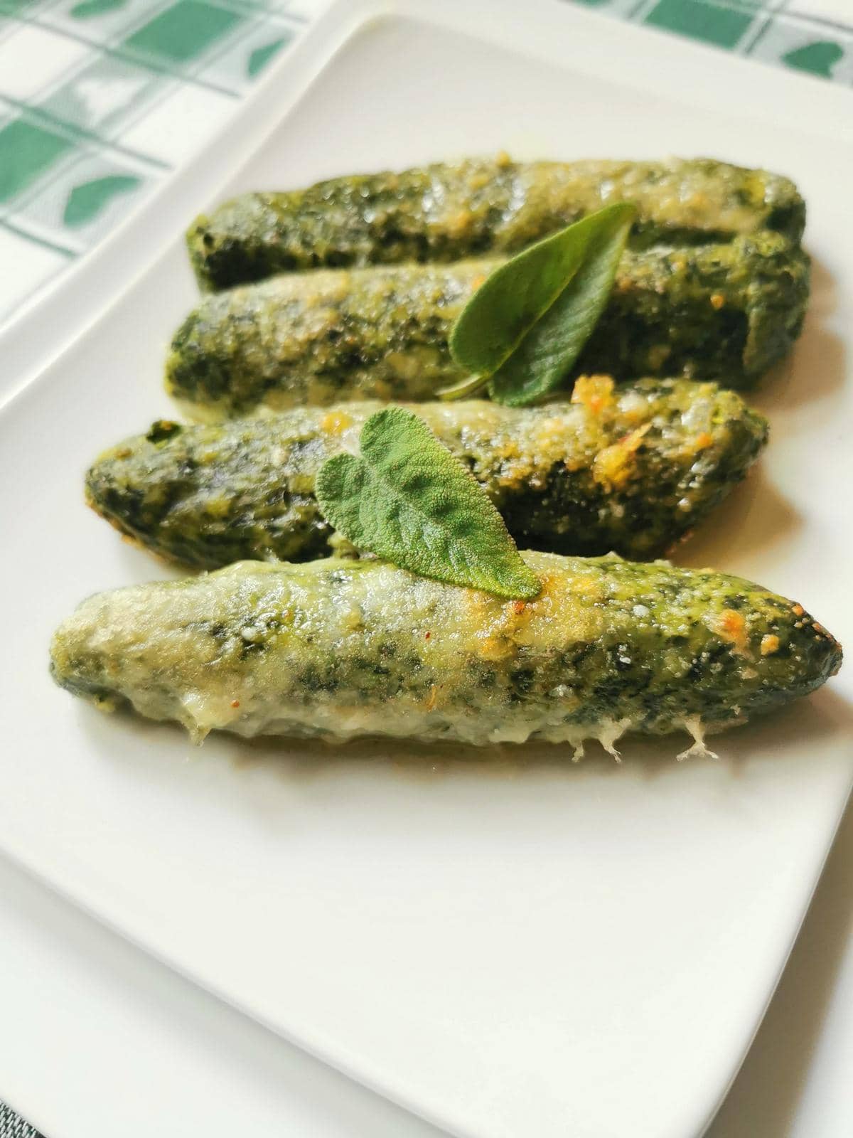 Homemade spinach gnocchi with ricotta (rabaton).