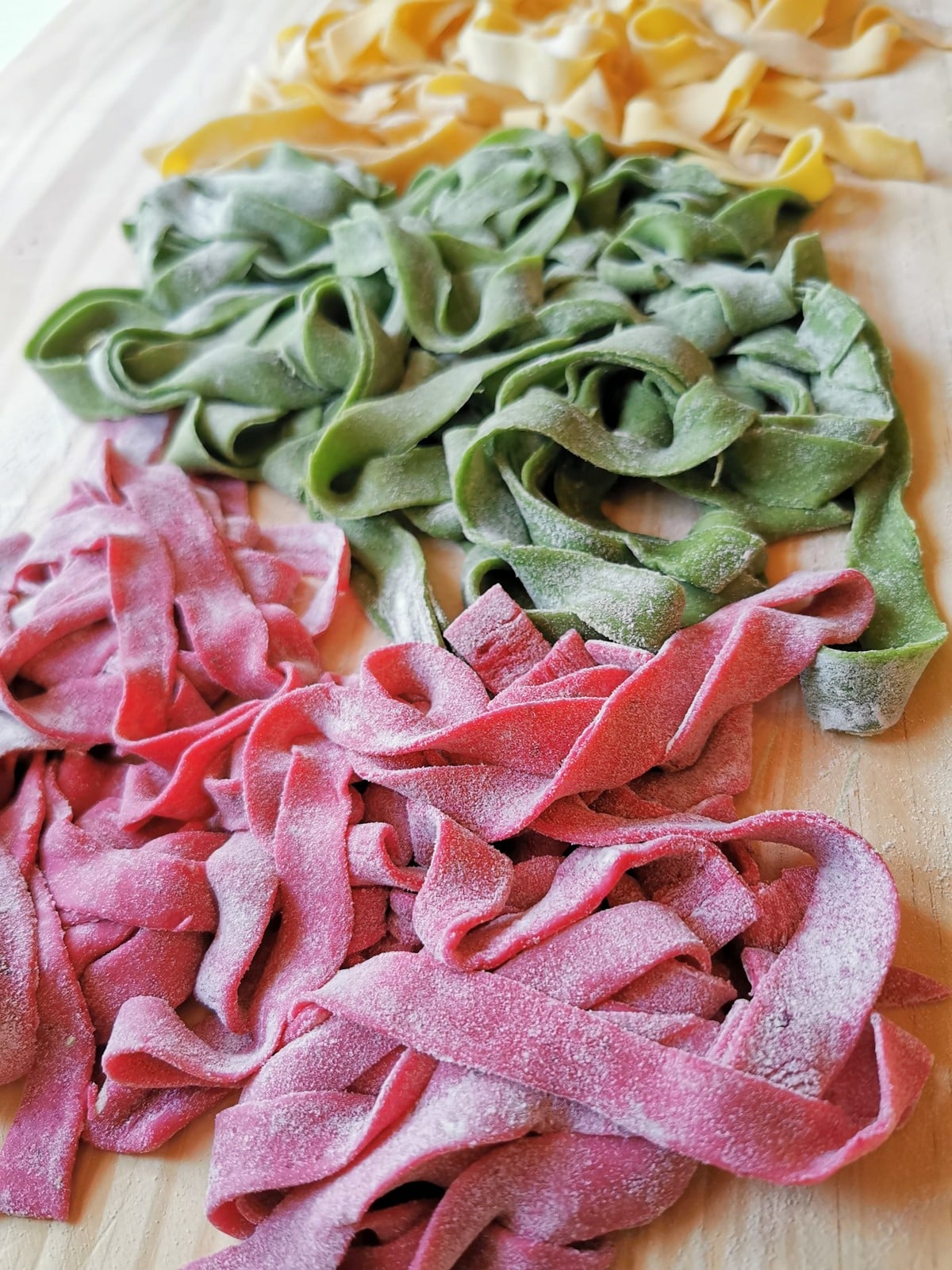 How to make colored pasta at home.