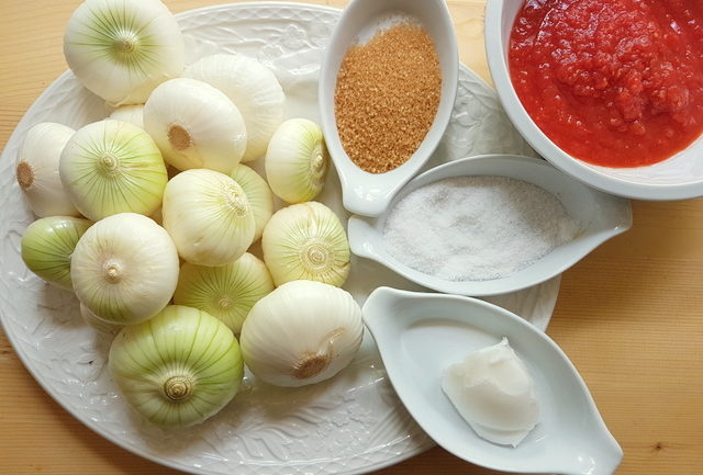 Ingredients for Il friggione on white plate