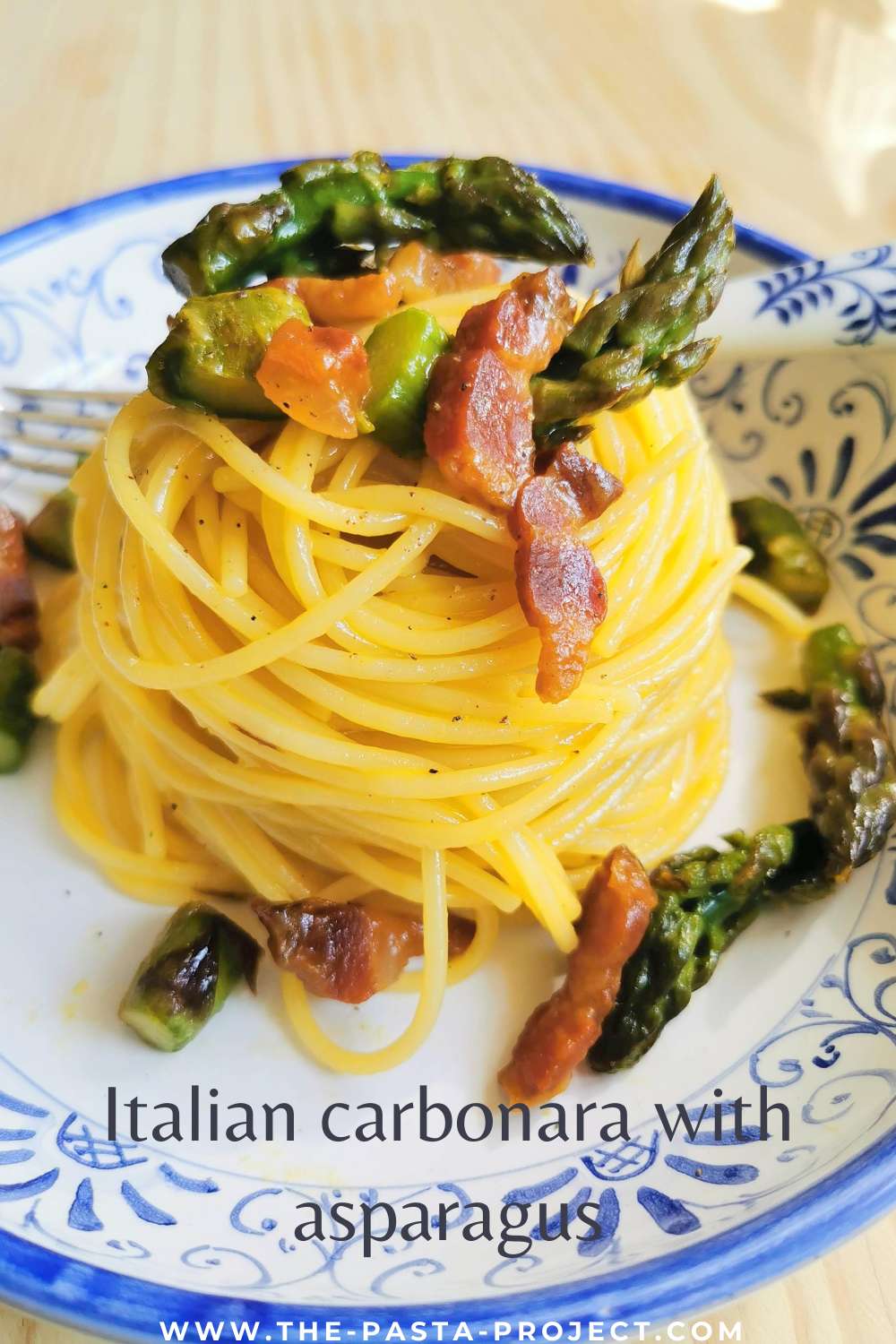 Italian carbonara with asparagus 