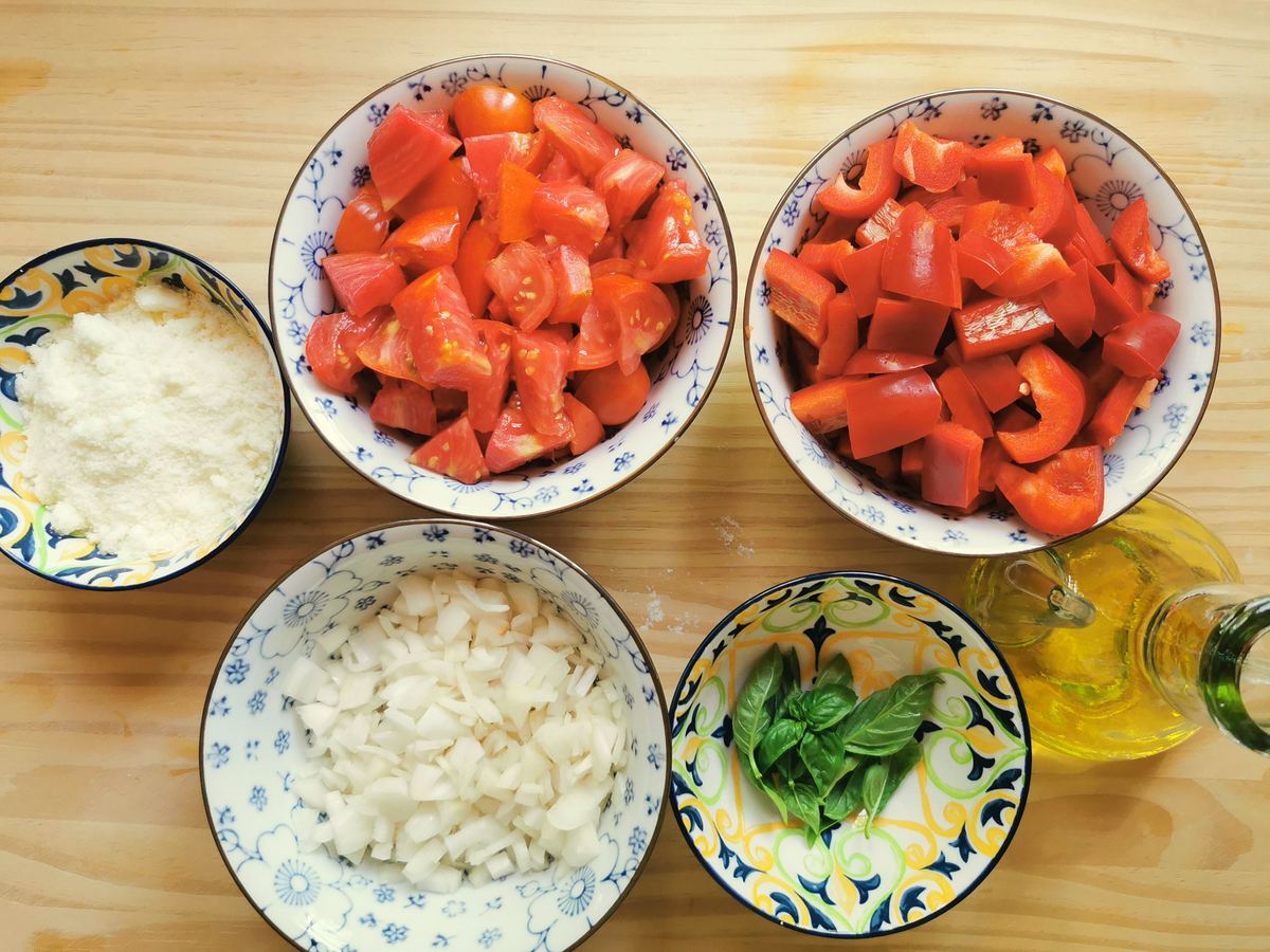 Prepared ingredients for tagliatelle del compare sauce in small bowls.