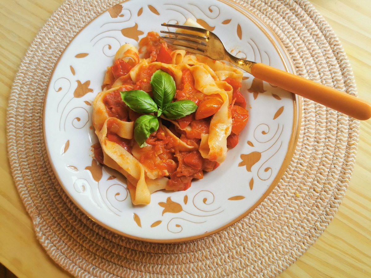 Italian homemade eggless (vegan) tagliatelle del compare recipe.