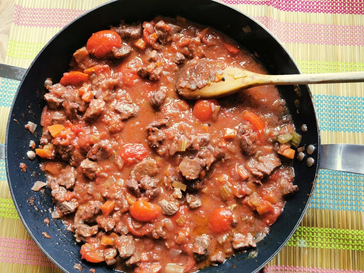 prepare lamb ragu in skillet