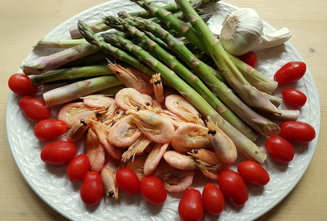 Ingredients for shrimp and asparagus pasta recipe