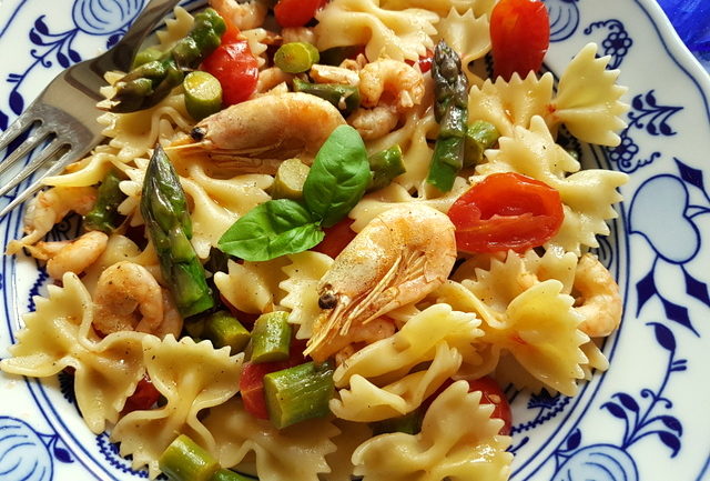 Italian shrimp and asparagus farfalle recipe