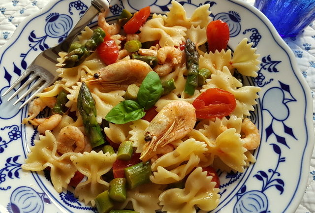 Italian shrimp and asparagus farfalle recipe