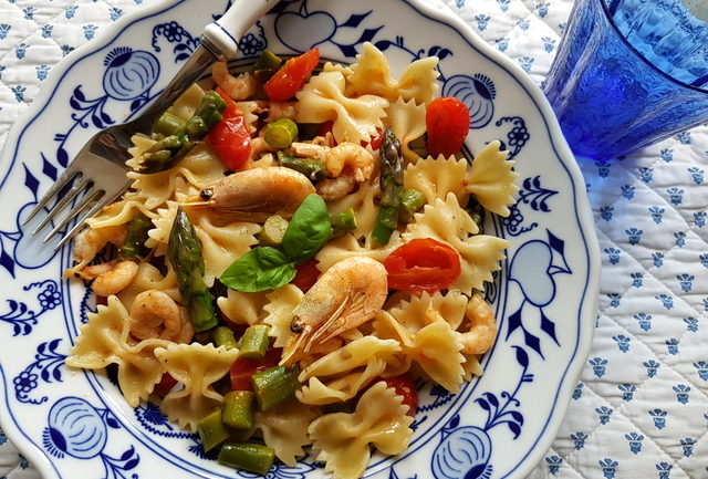 Italian shrimp and asparagus farfalle recipe 