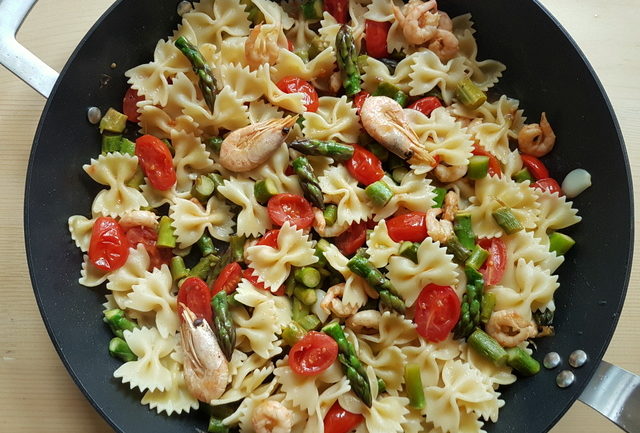 Italian shrimp and asparagus farfalle recipe