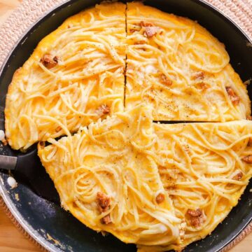 Italian spaghetti carbonara frittata.
