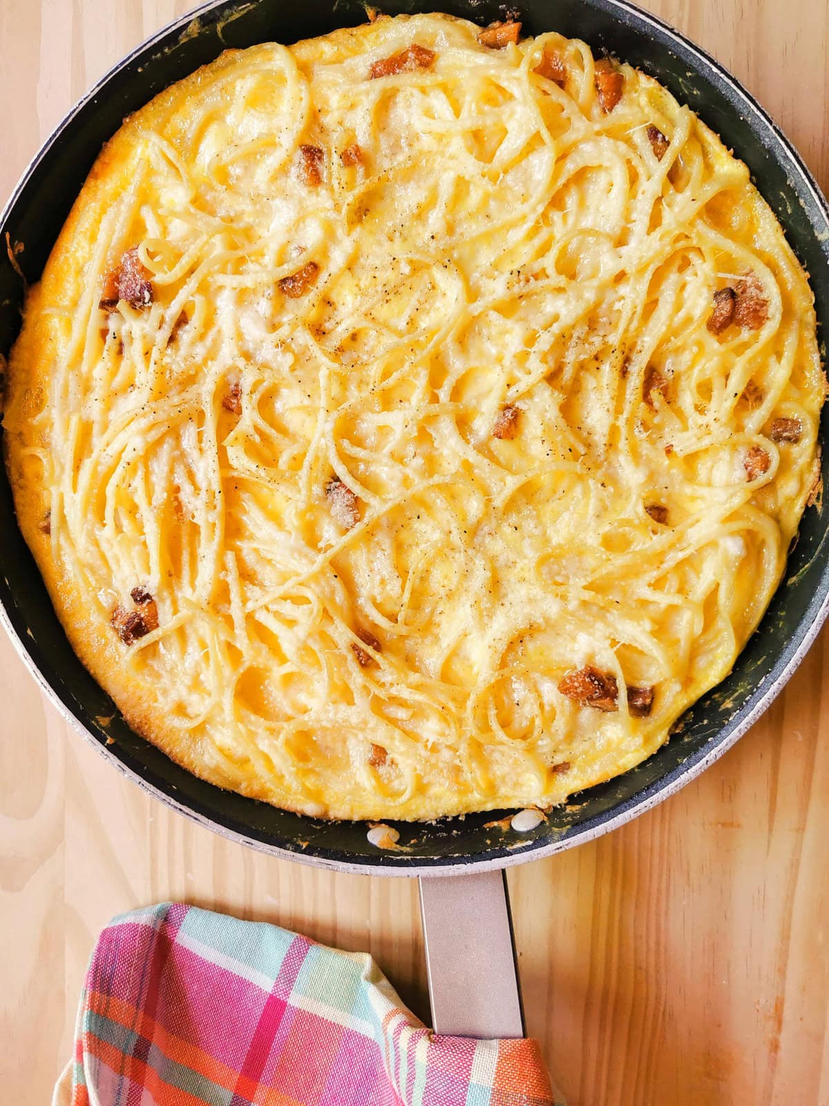 Italian spaghetti carbonara frittata.