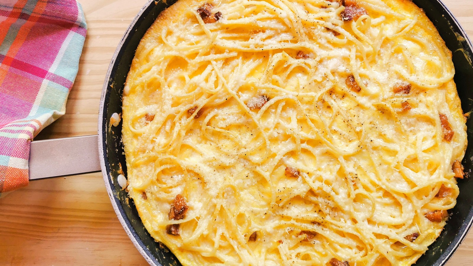 Italian spaghetti carbonara frittata.