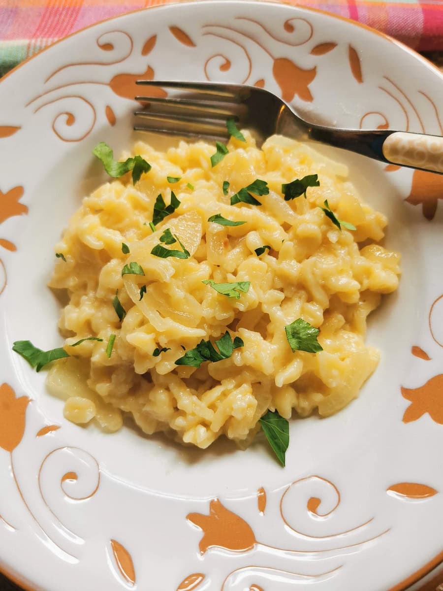 Italian teardrop dumplings (chnèfflènè).