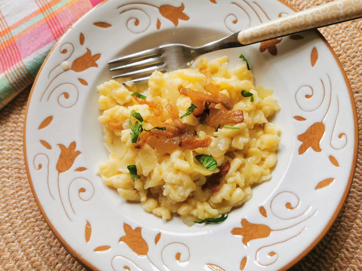 Italian teardrop dumplings (chnèfflènè) with fried guanciale.