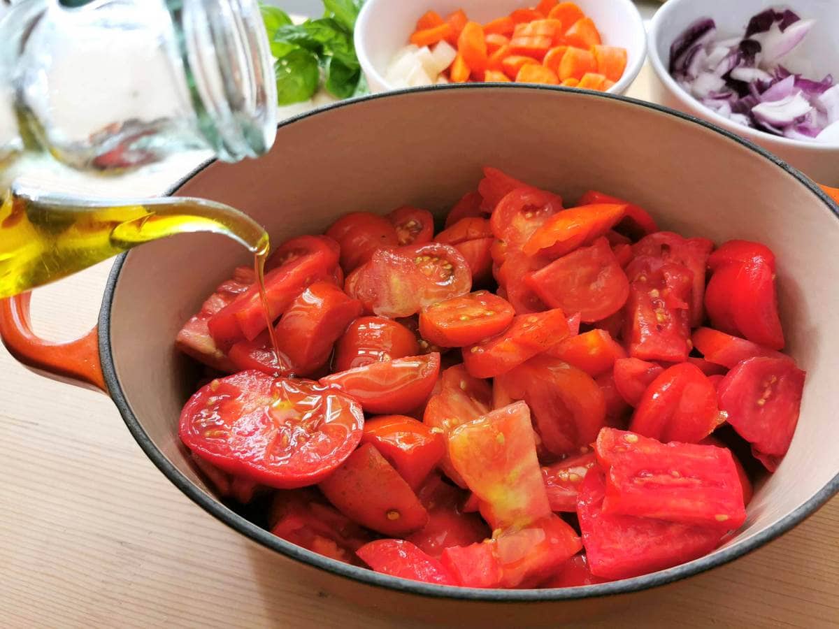 Making Tuscan Pomarola tomato Sauce