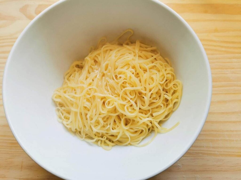 cooked tagliolini in white bowl