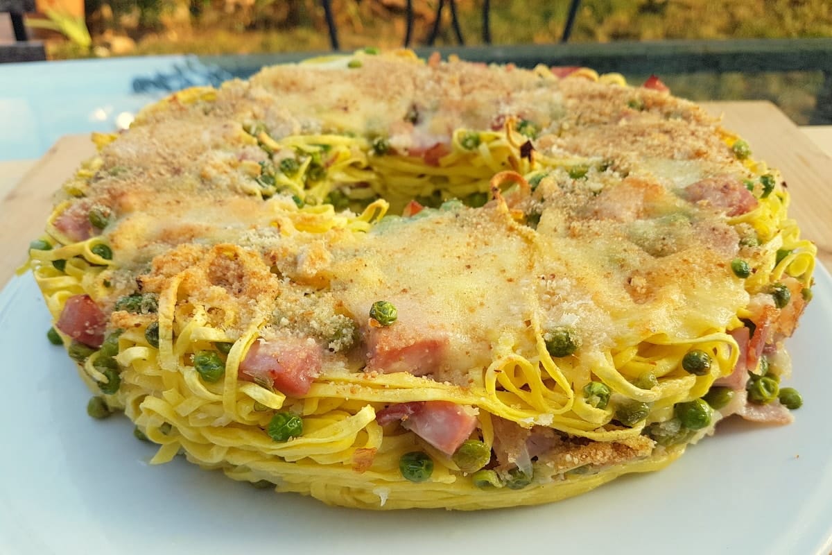 Neapolitan tagliolini pasta pie.