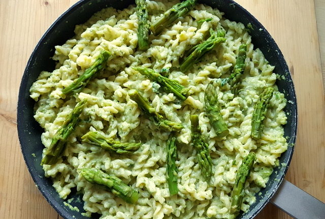 Northern Italian asparagus pasta recipe with green asparagus