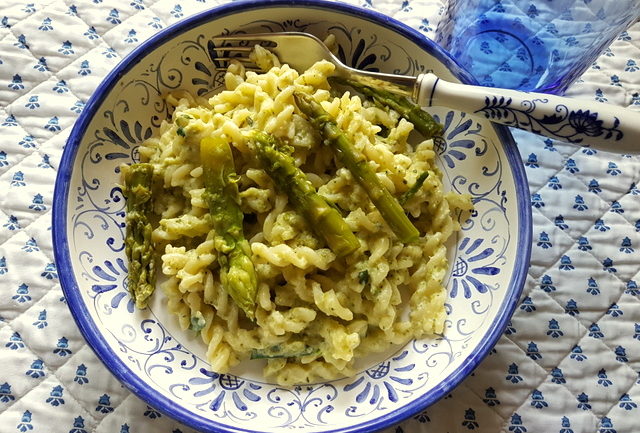 Northern Italian asparagus pasta recipe with green asparagus