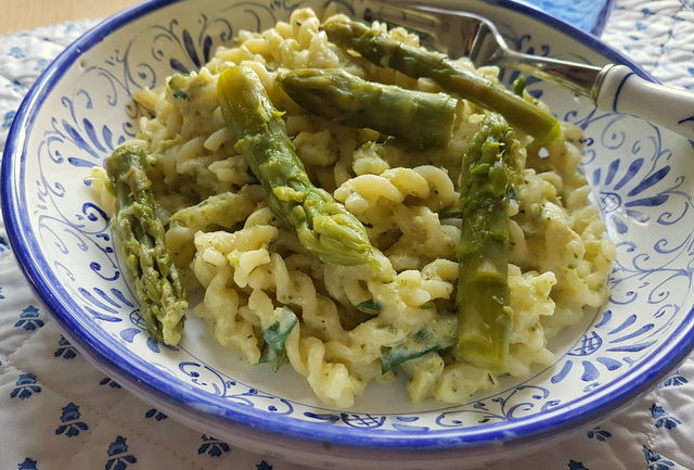 Northern Italian asparagus pasta recipe with green asparagus