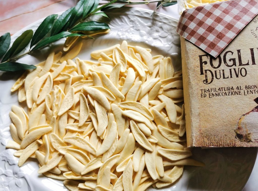 dried white olive leaf pasta