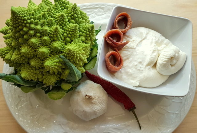 Ingredients for orecchiette pasta with Romanesco broccoli 
