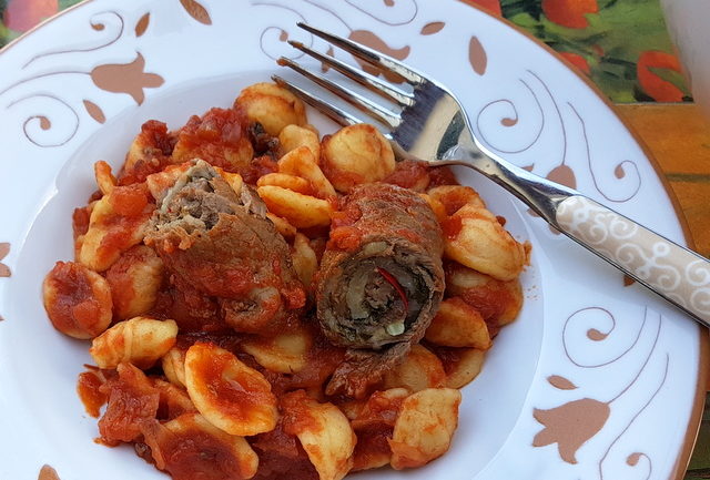 Orecchiette with braciole alla Barese (beef rolls)