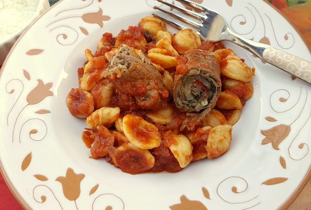 Orecchiette with braciole alla Barese (beef rolls)