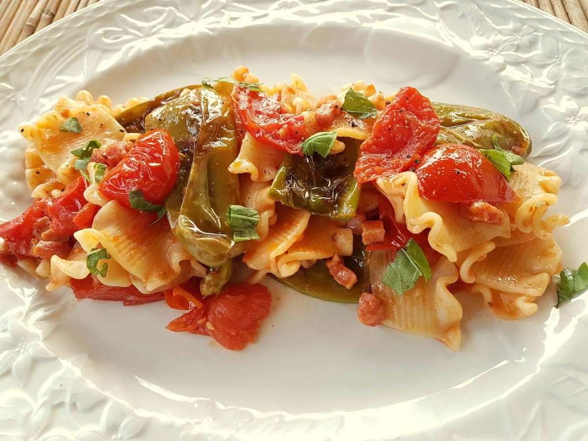 Pasta with friggitelli (friarielli) & pancetta