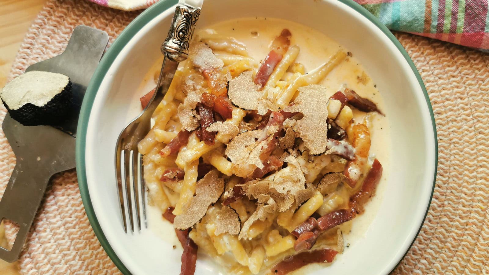 Passatelli pasta with prosciutto, Parmigiano cream and black truffle.