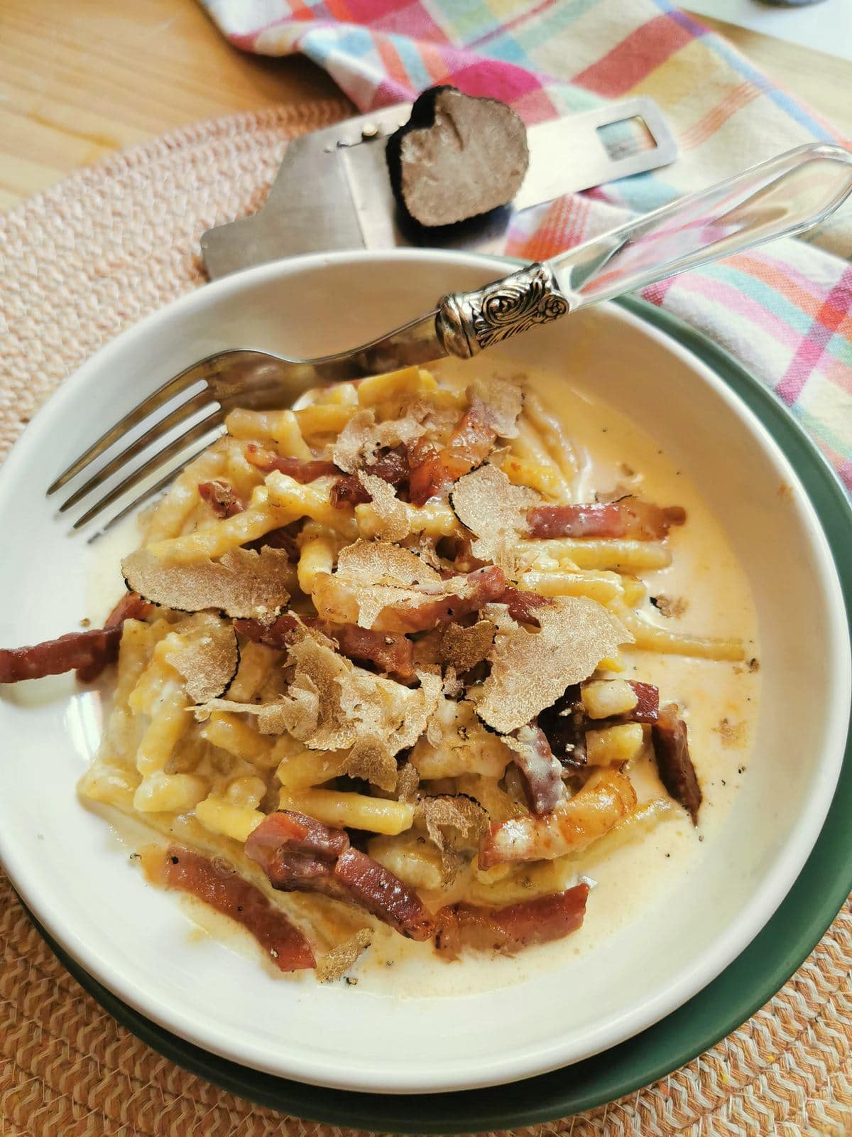 Passatelli pasta with prosciutto and Parmigiano cream and black truffle.