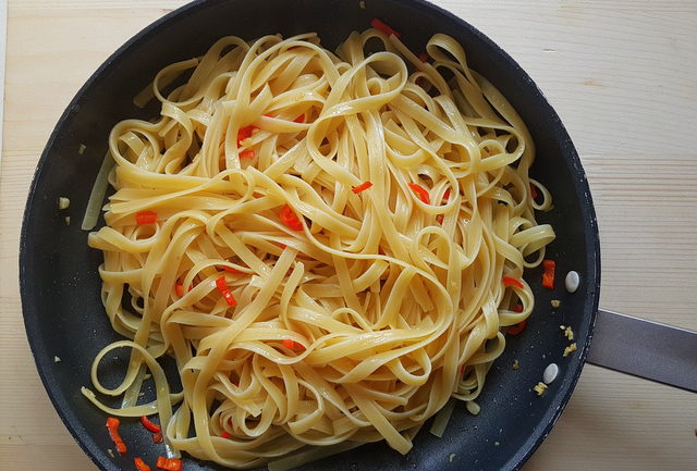 pasta aglio, olio, peperoncino