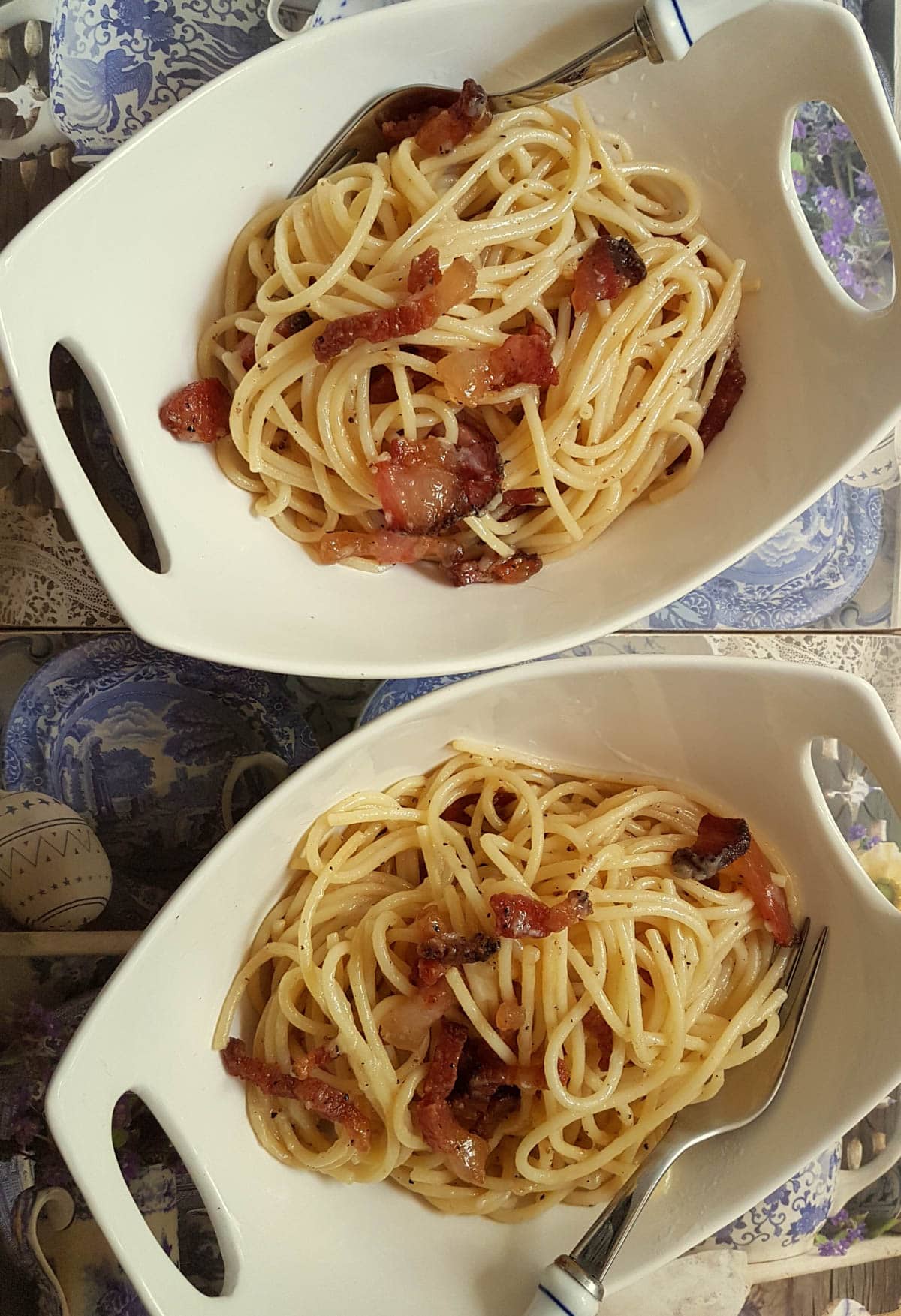 Two bowls of Pasta all gricia