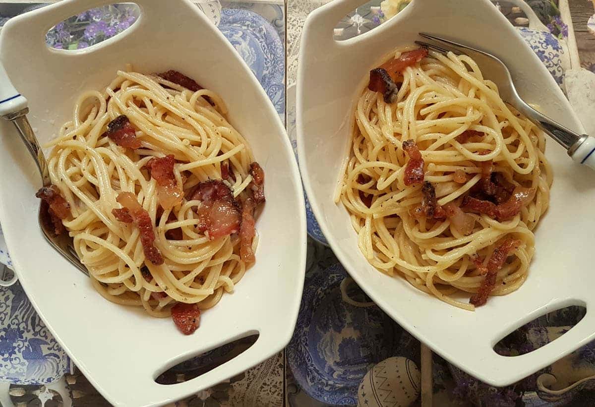 Two bowls of Pasta all gricia