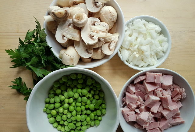 shelled peas, sliced mushrooms,chopped onion and cooked ham pieces in bowls