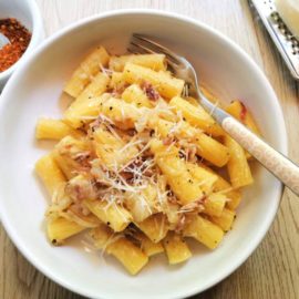 pasta with Tropea onions and lardo