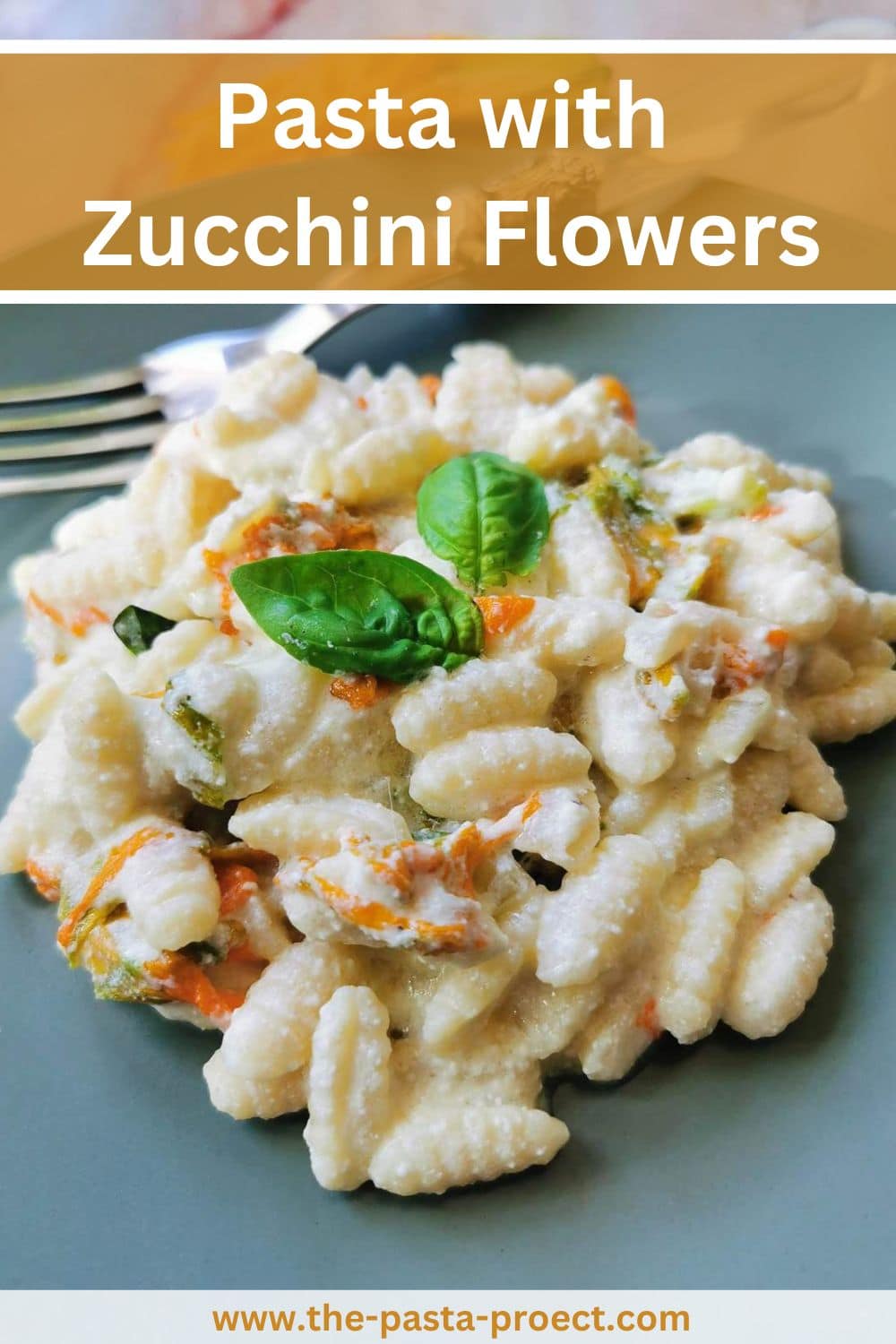 Pasta with zucchini flowers.