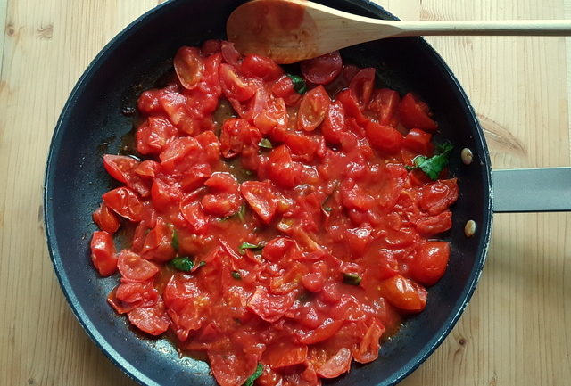 homemade tomato sauce for pasta in frying pan