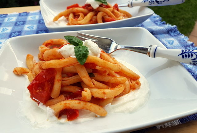 Spaccatelle pasta with homemade tomato sauce and ricotta