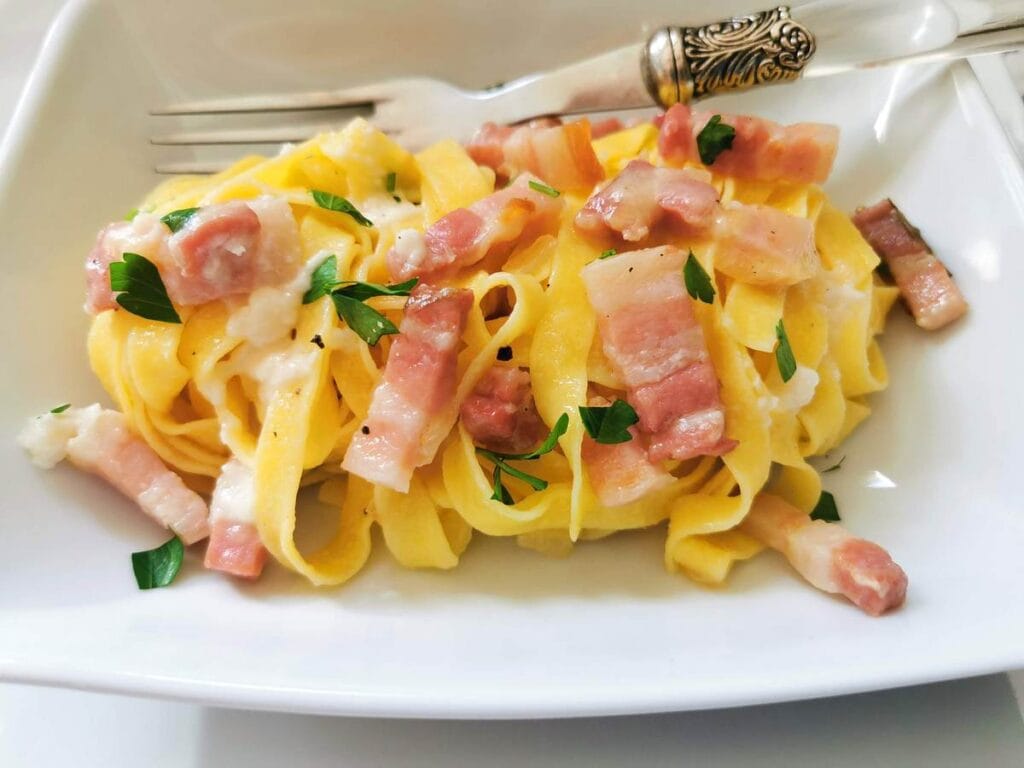 Pasta with pancetta (fettuccine all’Abruzzese)