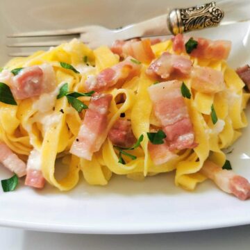 Pasta with pancetta (fettuccine all’Abruzzese)