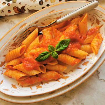 Penne Pomodoro easy tomato basil pasta.