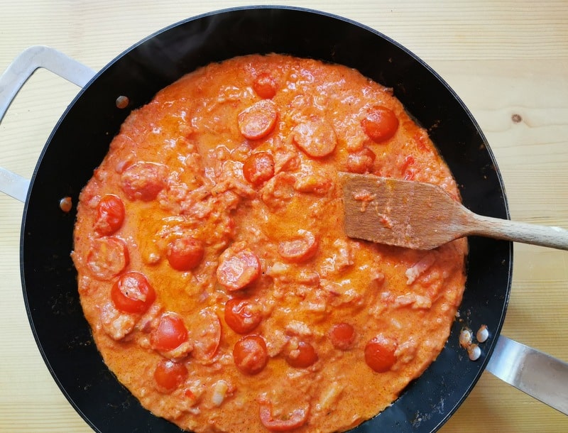 ready alla vodka sauce with cherry tomatoes