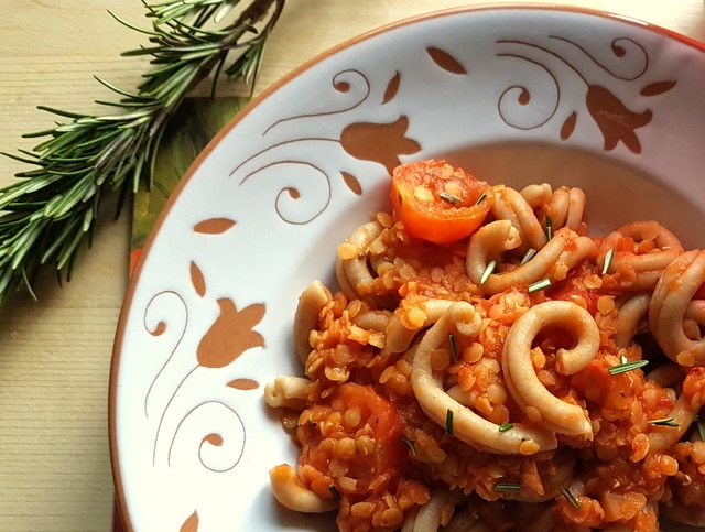 Red Lentil Ragu with Whole-wheat pasta
