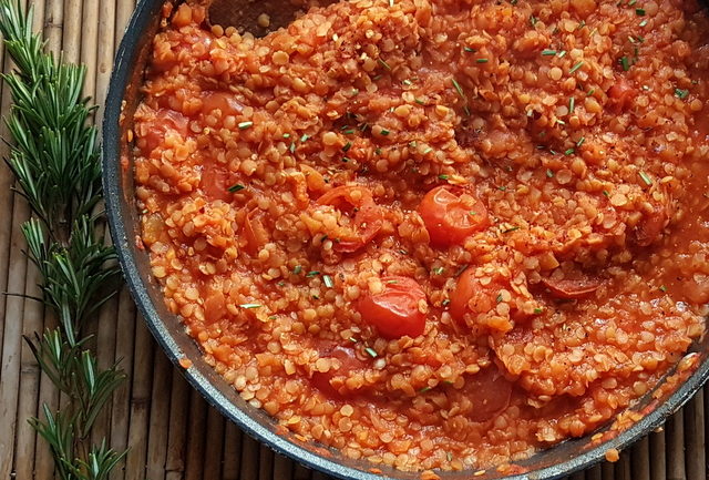 sauce in frying pan for red lentil ragu with whole-wheat pasta 