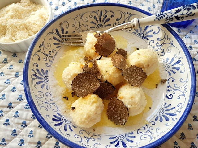 Ricotta gnudi with black truffle