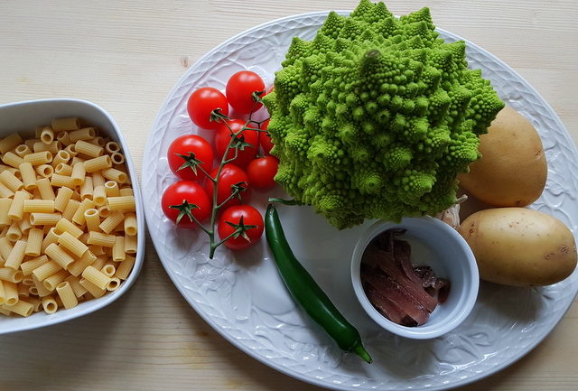 Romanesco broccoli pasta soup ingredients